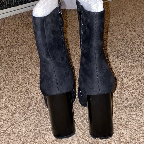 Pointed Sock Boot in Black - Picture 4 of 7